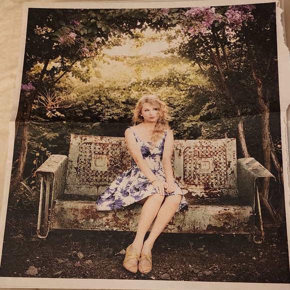 Taylor Swift Parade Newspaper Article - Picture 2 of 2